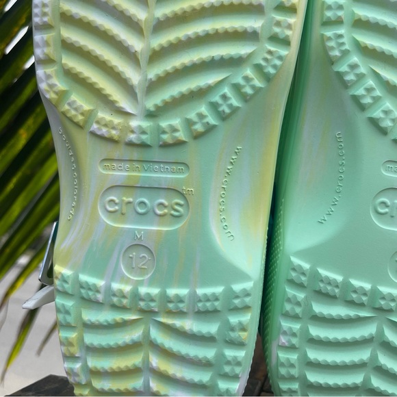 Crocs Unisex-Adult Classic Margaritaville Clog - Picture 7 of 15